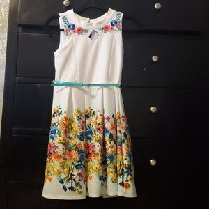 Flowery embroidered summer dress